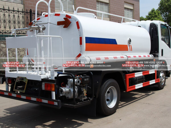 ISUZU Water Tank Bowser Truck Back Details