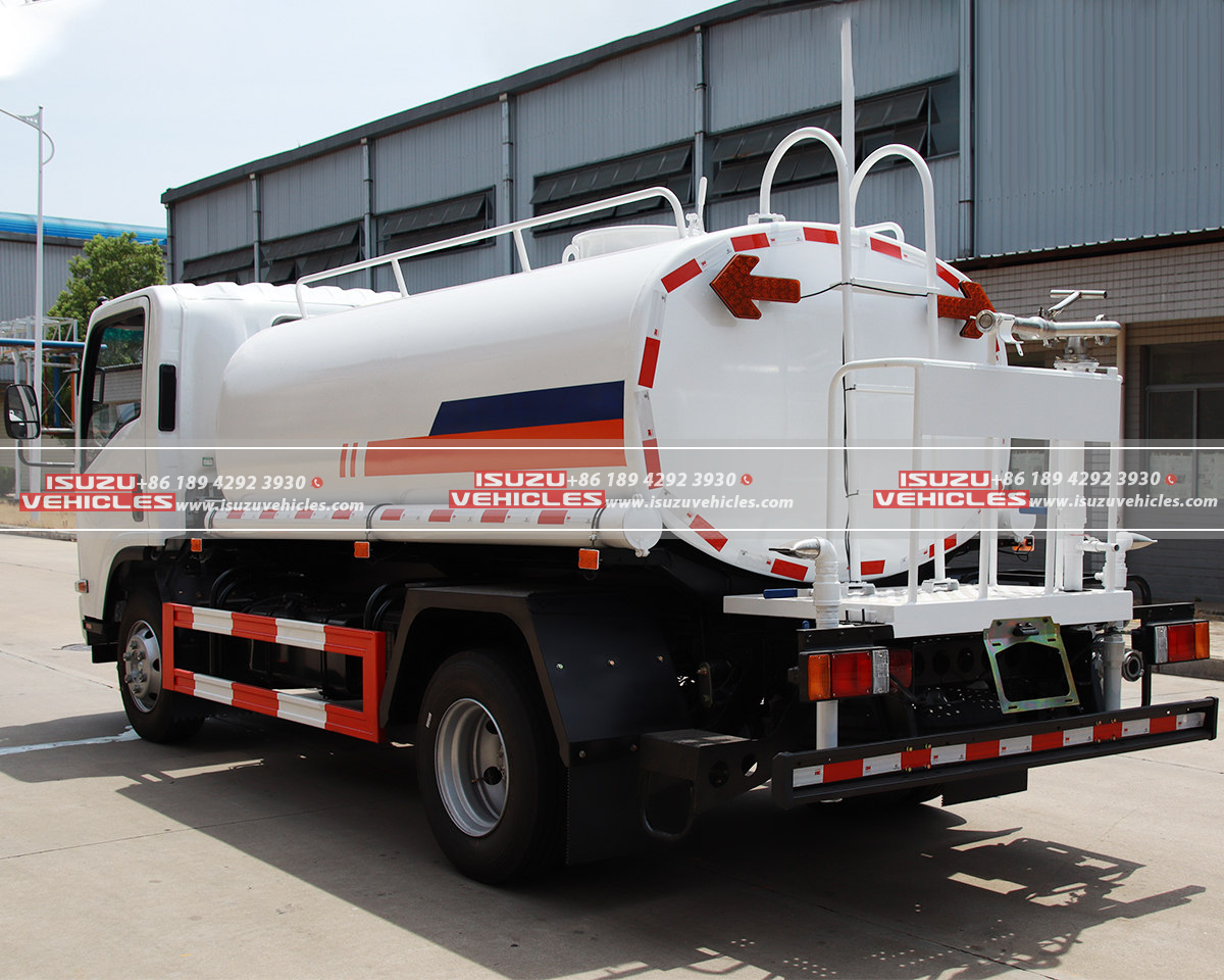ISUZU Water Tank Bowser Truck Back ISUZU Water Tank Bowser Truck Back
