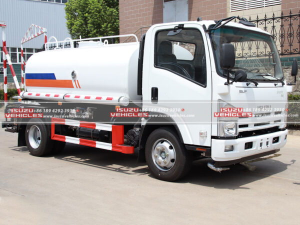 ISUZU Water Tank Bowser Truck Front