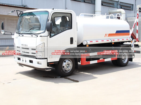ISUZU Water Tank Bowser Truck View