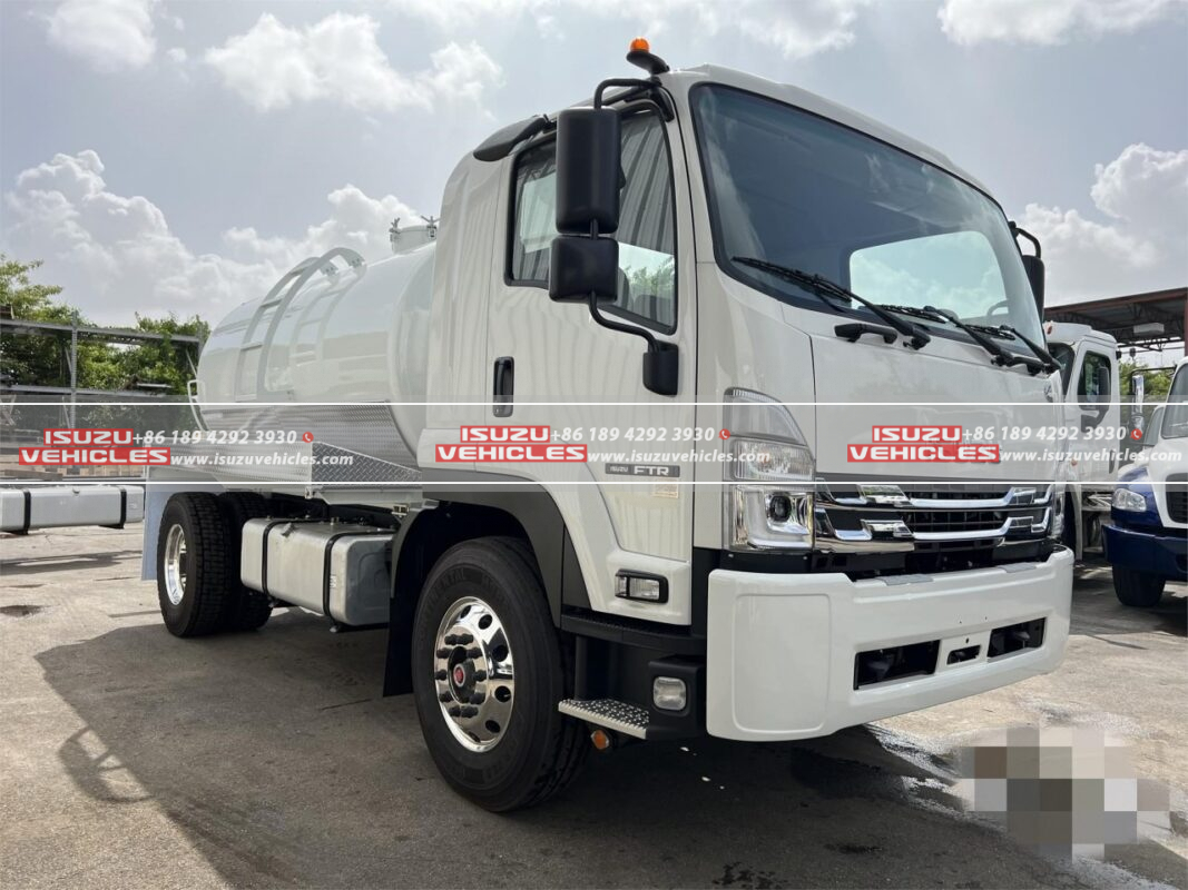 ISUZU Water Tank Truck (2)