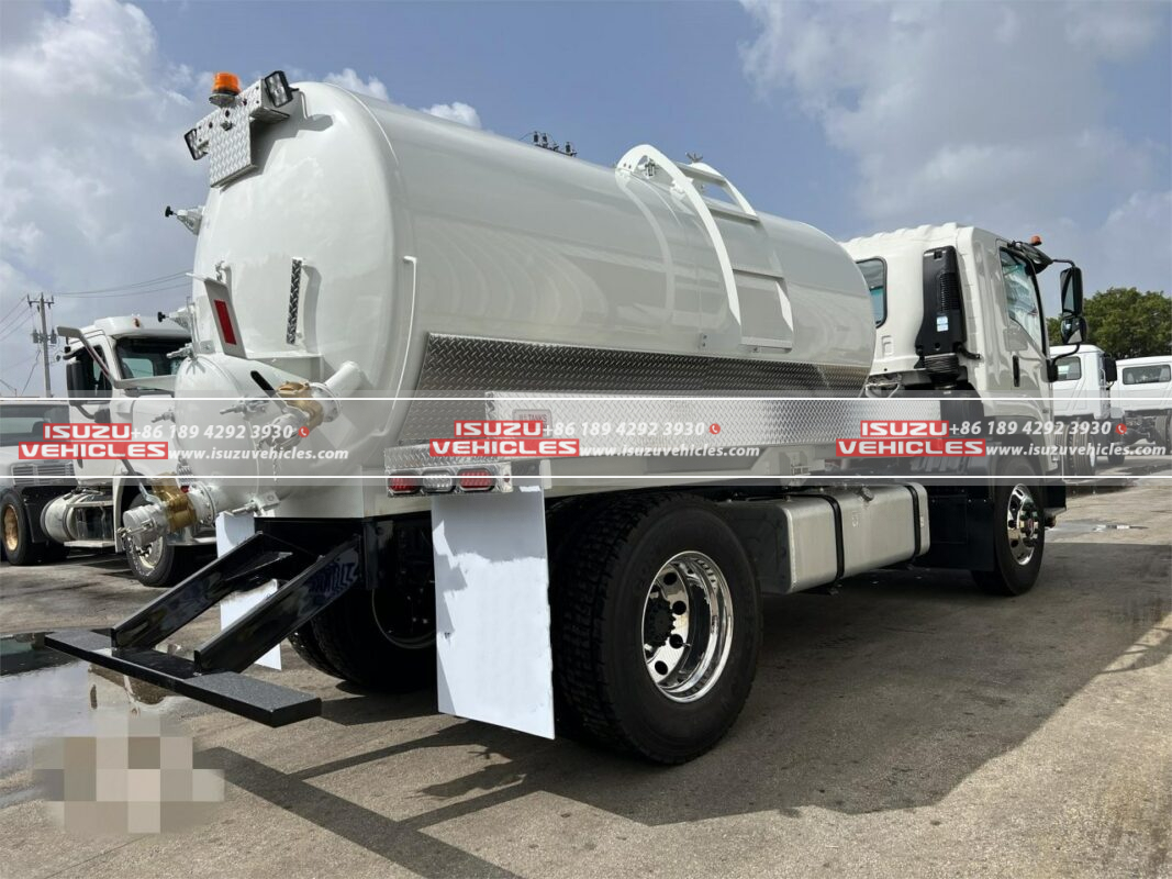 ISUZU Water Tank Truck (3)