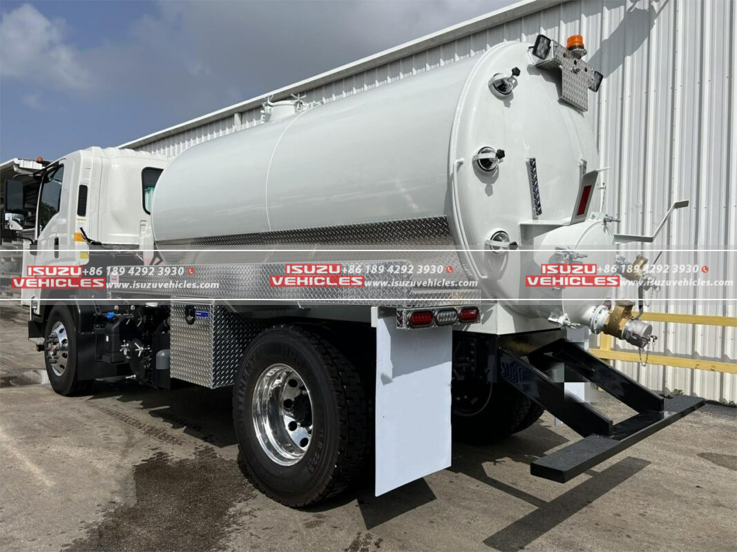 ISUZU Water Tank Truck (4)