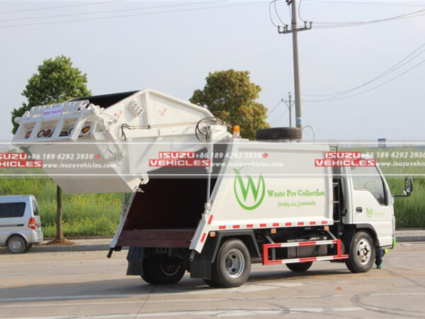 Isuzu 5 CBM Refuse Compactor Truck 9