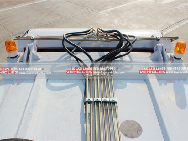 Isuzu 5 CBM Refuse Compactor Truck Tubes