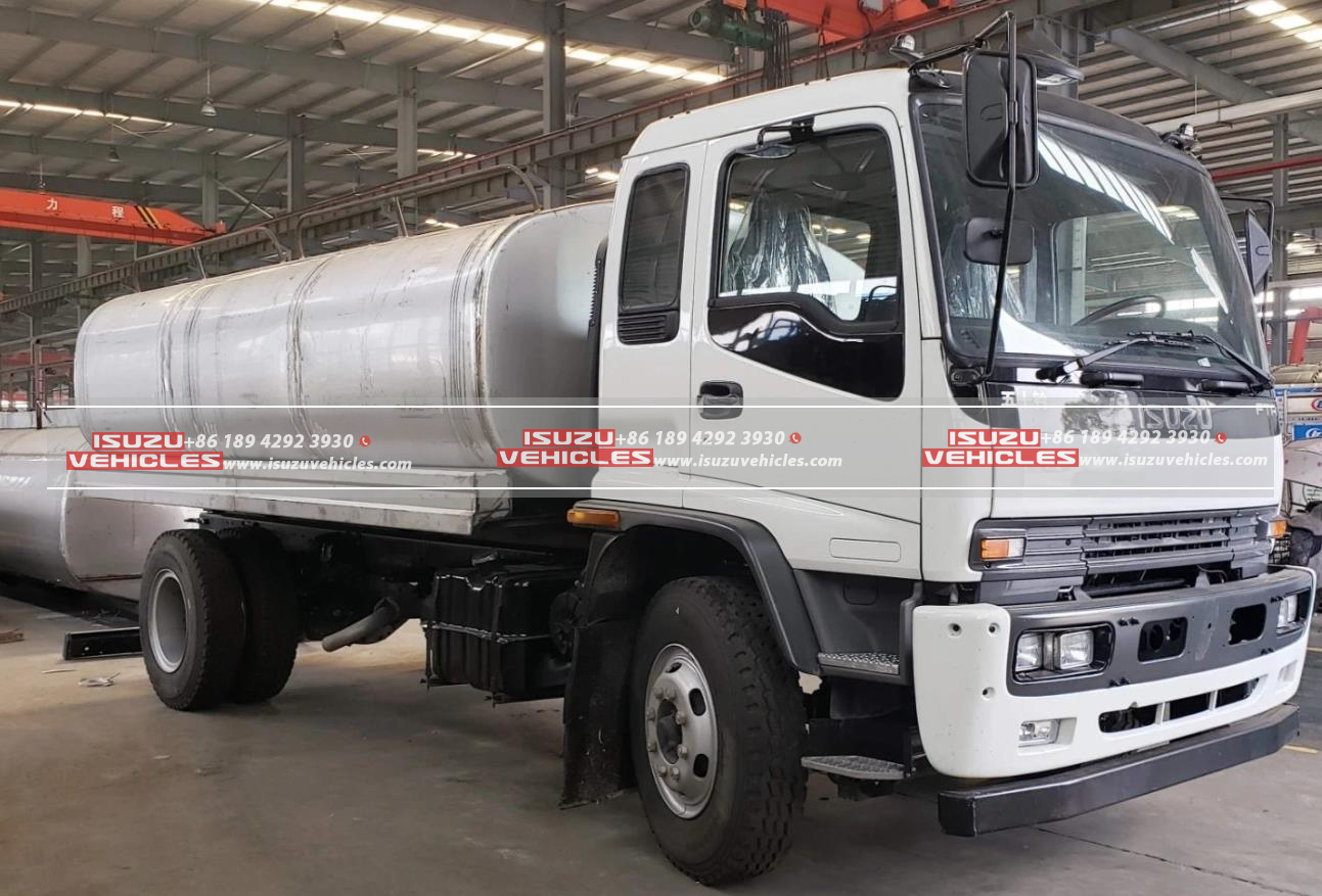 ISUZU 10 CBM Water Tanker Truck Front ISUZU 10 CBM Water Tanker Truck Front