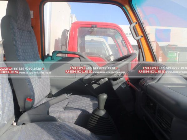 ISUZU 600P 2.6 Meter Cargo Truck Cab 1