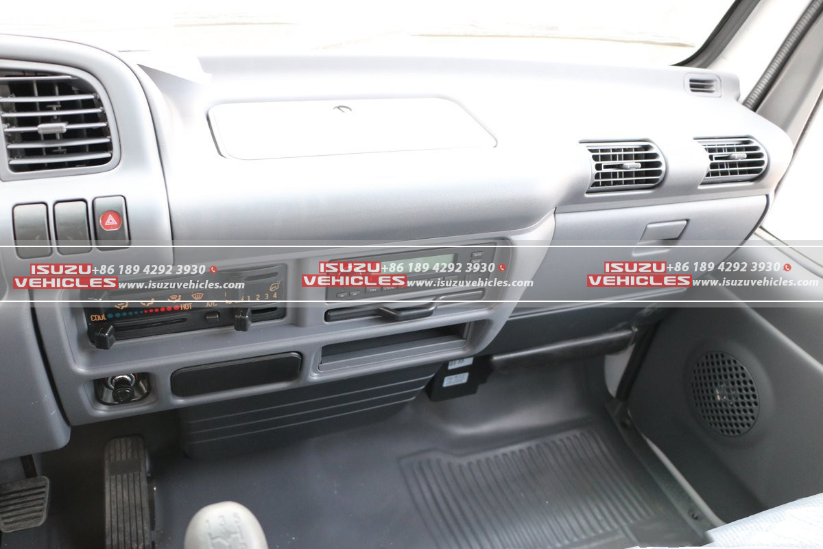 ISUZU 600P 3.2 Meter Cargo Truck Cab ISUZU 600P 3.2 Meter Cargo Truck Cab