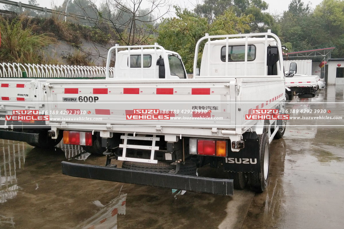 ISUZU 600P 3.8 Meter Cargo Truck Back ISUZU 600P 3.8 Meter Cargo Truck Back