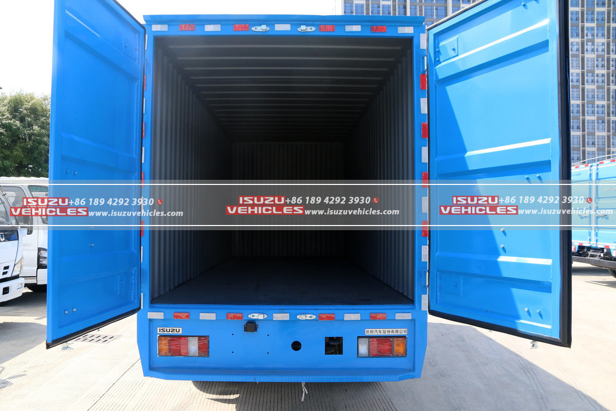 ISUZU 600P 4.2 Meter Box Van Truck Inner ISUZU 600P 4.2 Meter Box Van Truck Inner