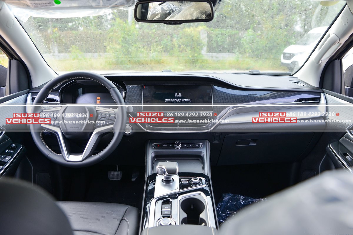 ISUZU D-MAX V-CROSS 1.9T Pickup Truck Cabin Inside