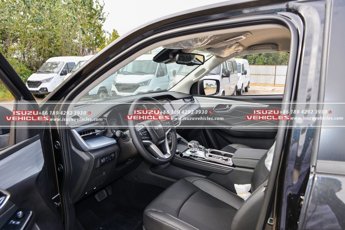 ISUZU D-MAX V-CROSS 1.9T Pickup Truck Cabin