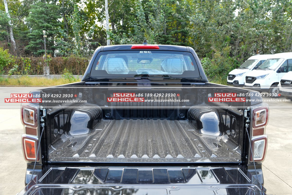 ISUZU D-MAX V-CROSS 1.9T Pickup Truck Upper Body