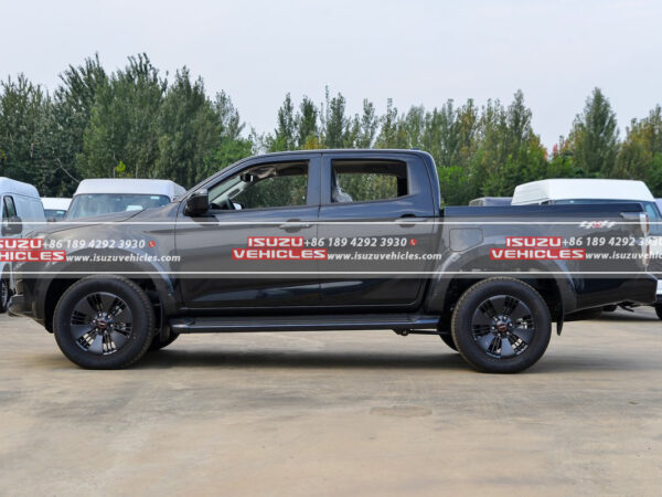 ISUZU D-MAX V-CROSS 1.9T Pickup Truck Very Side