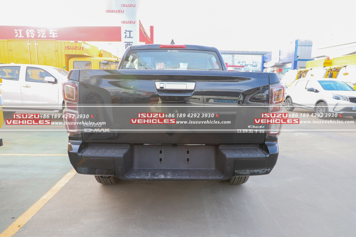 ISUZU D-Max 4X4 AMT Pickup Truck Back ISUZU D-Max 4X4 AMT Pickup Truck Back
