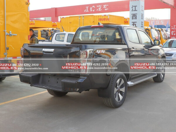 ISUZU D-Max 4X4 AMT Pickup Truck Side