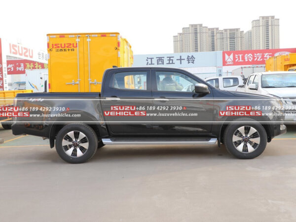 ISUZU D-Max 4X4 AMT Pickup Truck Side View