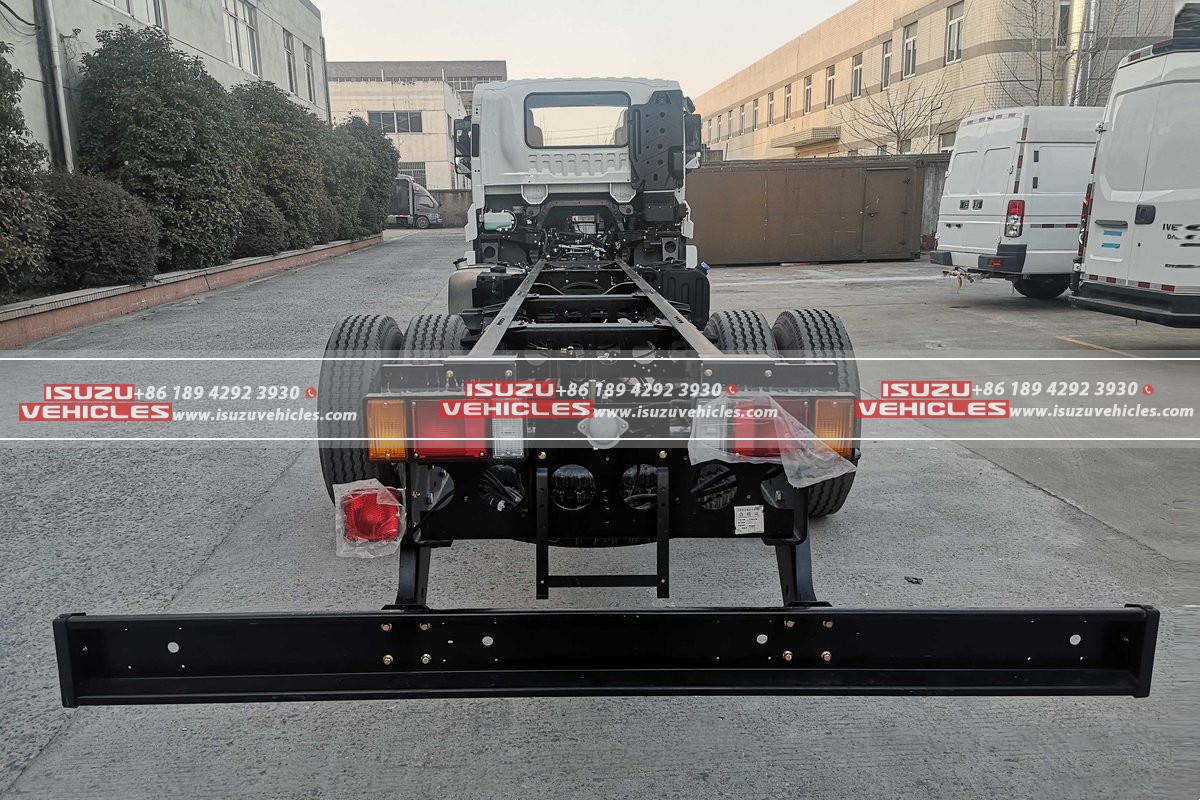 ISUZU GIGA 6.6 Meter Cargo Truck Back