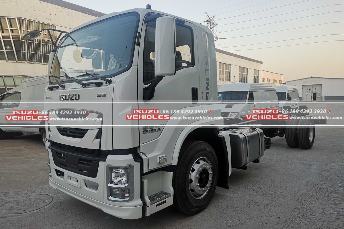 ISUZU GIGA 6.6 Meter Cargo Truck Left ISUZU GIGA 6.6 Meter Cargo Truck Left