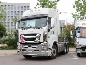 ISUZU GIGA 64 Tractor Truck 2