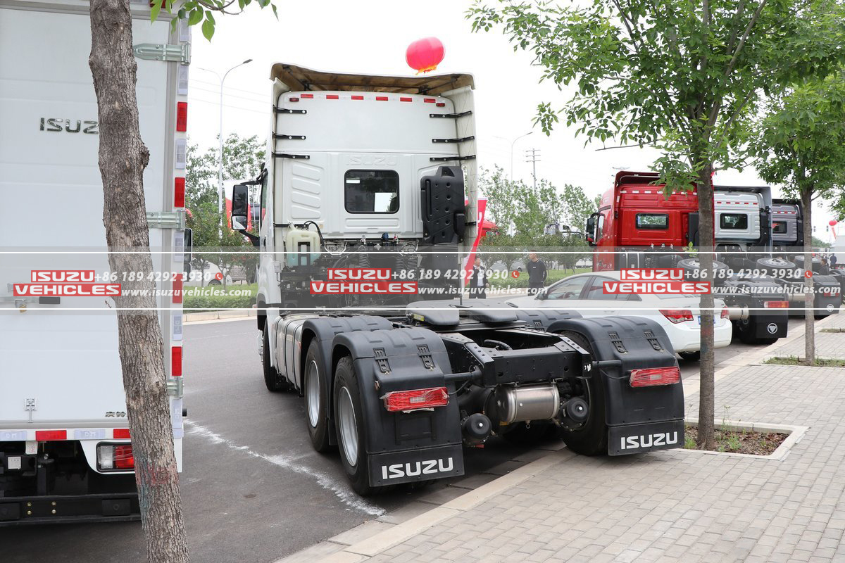 ISUZU GIGA 64 Tractor Truck Back ISUZU GIGA 64 Tractor Truck Back