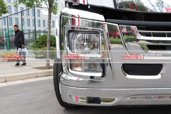 ISUZU GIGA 64 Tractor Truck Left Details