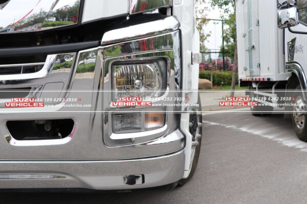 ISUZU GIGA 64 Tractor Truck Right Details