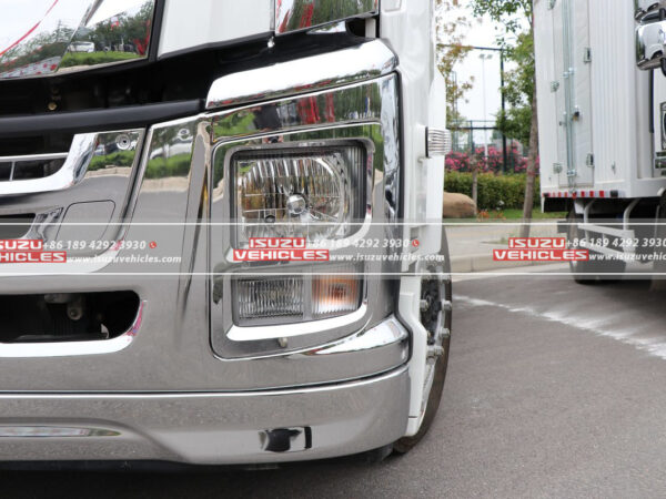 ISUZU GIGA 64 Tractor Truck Right Details