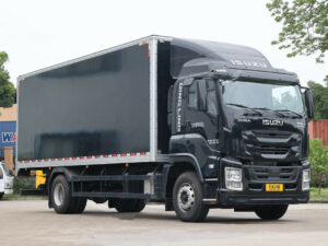 ISUZU GIGA 7.6 Meter Van Box Truck
