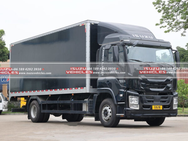 ISUZU GIGA 7.6 Meter Van Box Truck