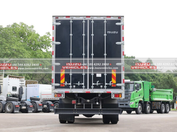 ISUZU GIGA 7.6 Meter Van Box Truck Rear Box