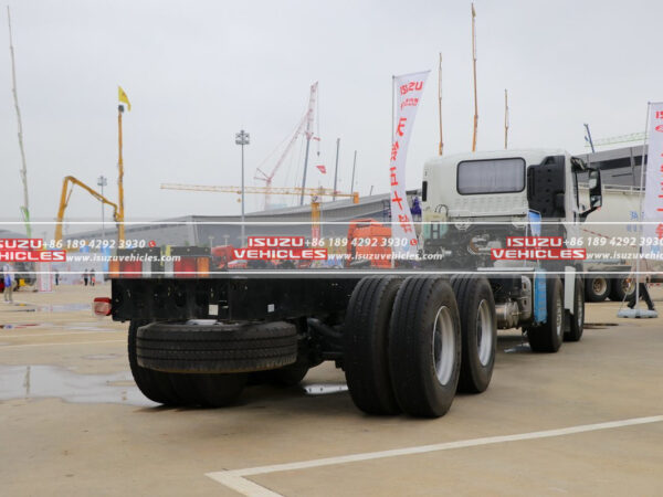 ISUZU GIGA 8X4 520 Horsepower Truck Chassis Right