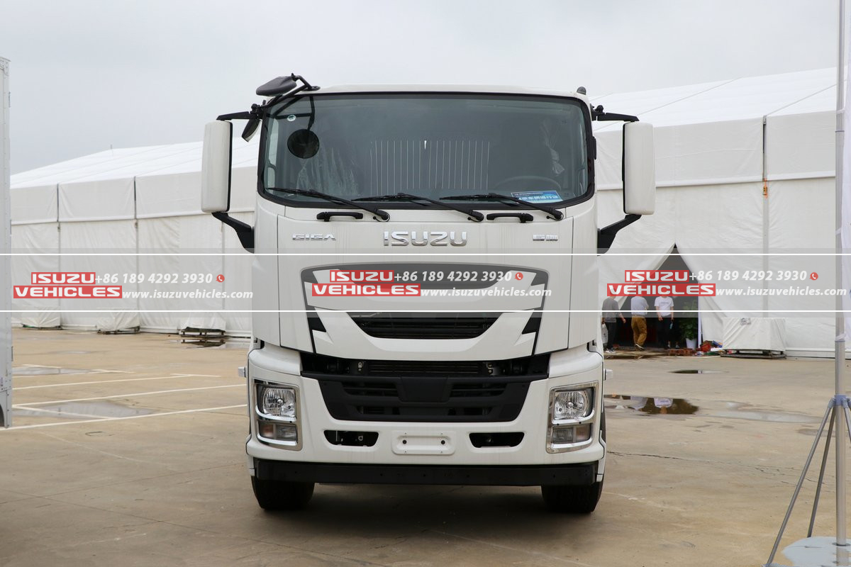 ISUZU GIGA 8X4 520 Horsepower Truck Chassis Tractor ISUZU GIGA 8X4 520 Horsepower Truck Chassis Tractor