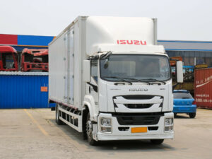 ISUZU GIGA 9.7 Meter Van Box Truck