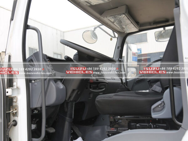 ISUZU GIGA 9.7 Meter Van Box Truck Cab