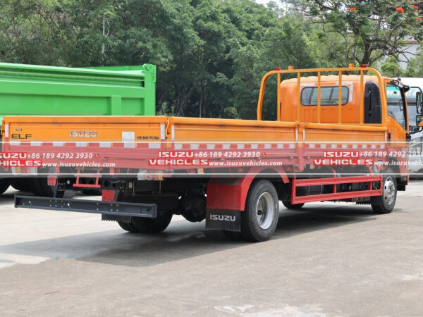 ISUZU 6.2 Meter Cargo Truck Back Side