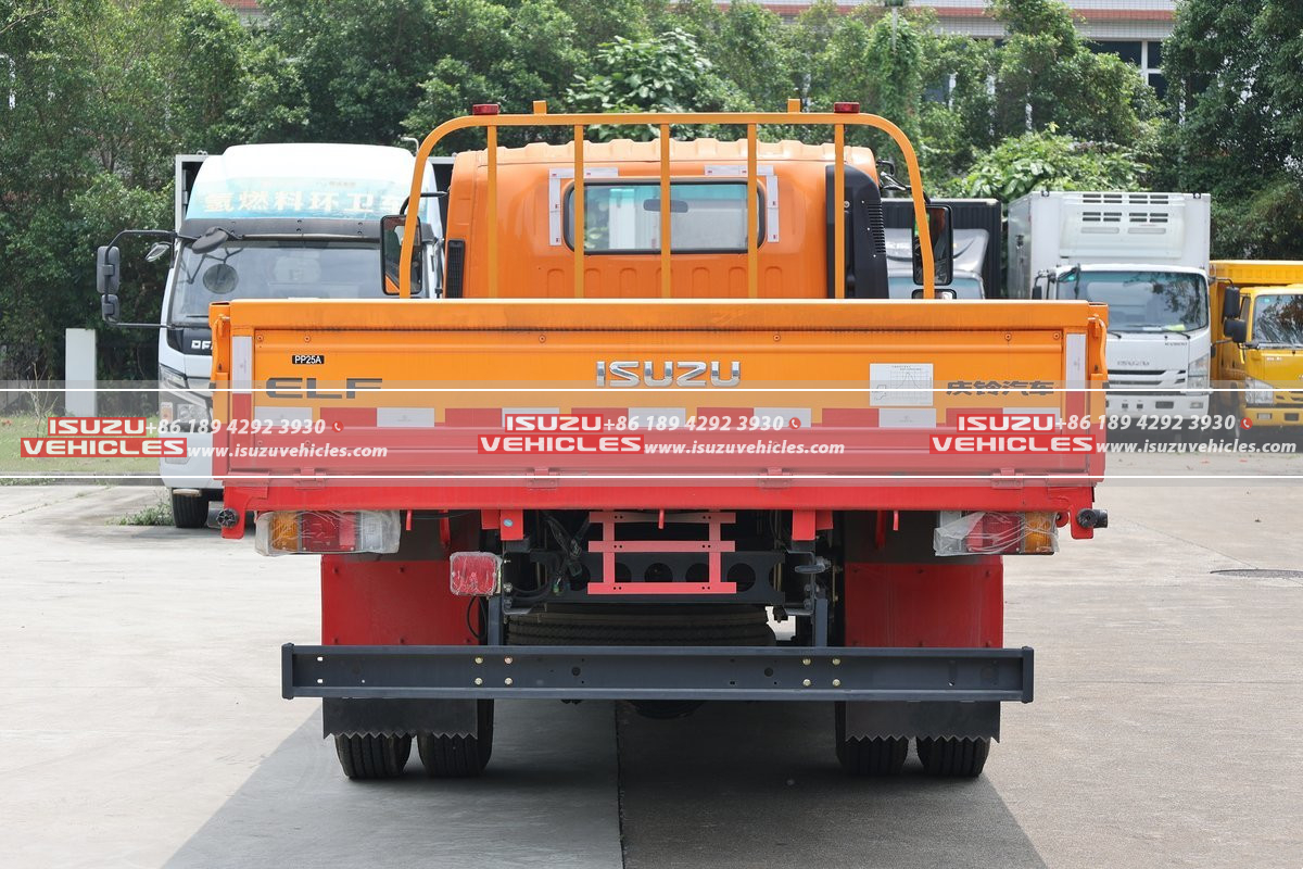 ISUZU 6.2 Meter Cargo Truck Back ISUZU 6.2 Meter Cargo Truck Back