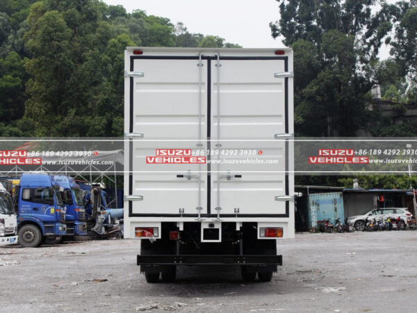 ISUZU 700P 7 Meter Cargo Truck Back