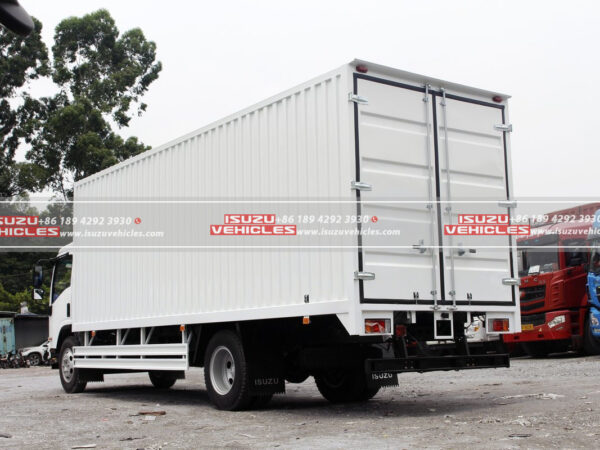 ISUZU 700P 7 Meter Cargo Truck Back Left
