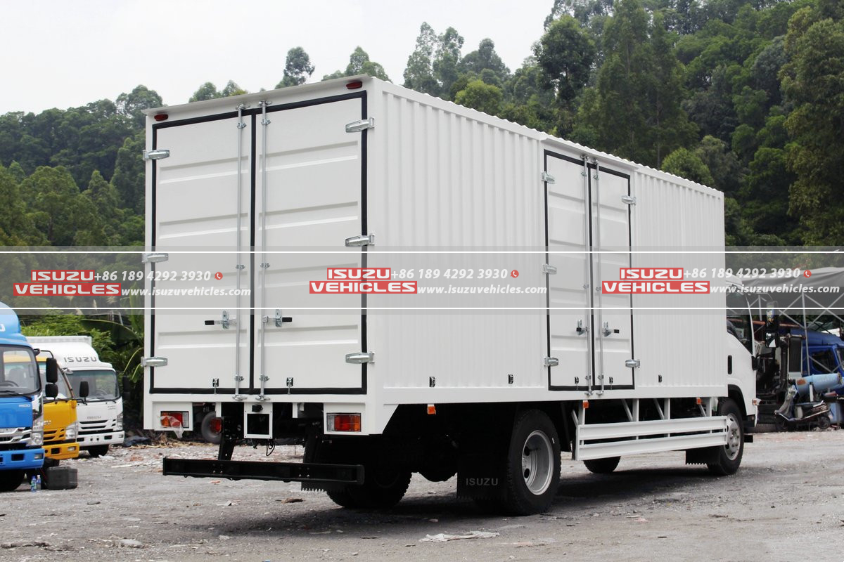 ISUZU 700P 7 Meter Cargo Truck Back Right ISUZU 700P 7 Meter Cargo Truck Back Right