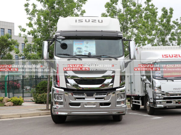 ISUZU GIGA 6X4 520 Horsepower Tractor
