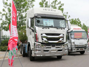 ISUZU GIGA 6X4 520 Horsepower Tractor Truck