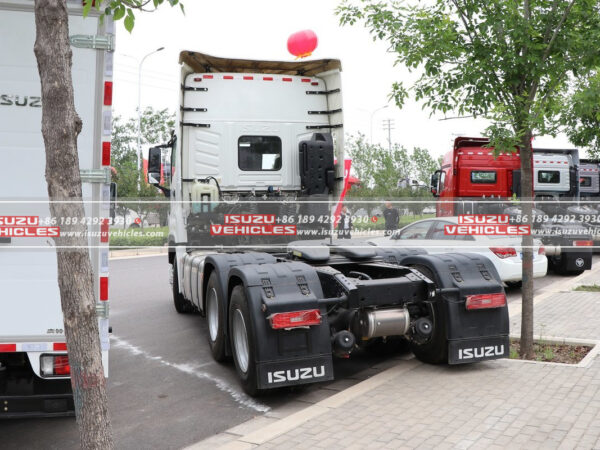 ISUZU GIGA 6X4 520 Horsepower Tractor Truck Back