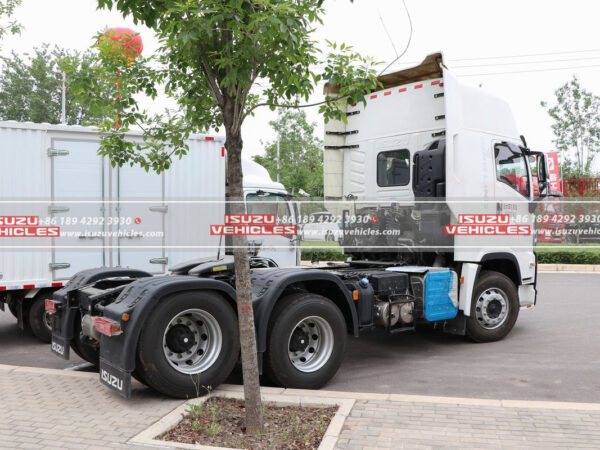 ISUZU GIGA 6X4 520 Horsepower Tractor Truck Right