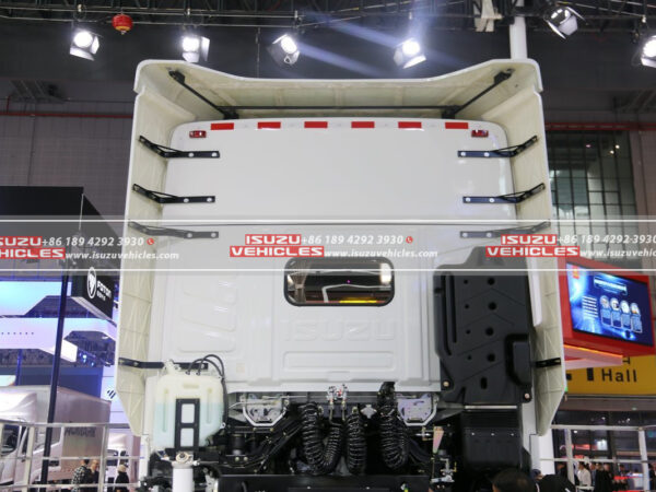 ISUZU GIGA 6X4 AMT Tractor Truck Back