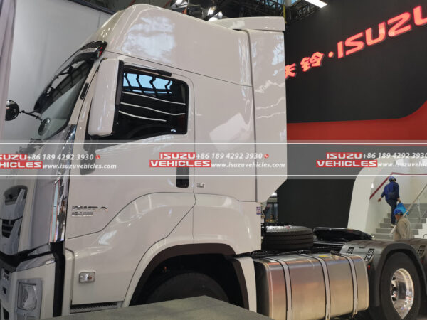 ISUZU GIGA 6X4 AMT Tractor Truck Side