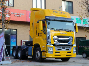ISUZU GIGA 6×4 460 Horsepower Tractor Truck