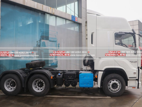 ISUZU GIGA 6×4 Tractor Truck Right