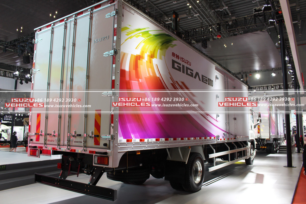 ISUZU GIGA 9.6 Meter Van Box Truck Back End ISUZU GIGA 9.6 Meter Van Box Truck Back End