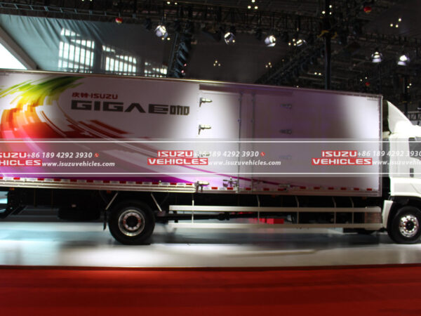 ISUZU GIGA 9.6 Meter Van Box Truck Body